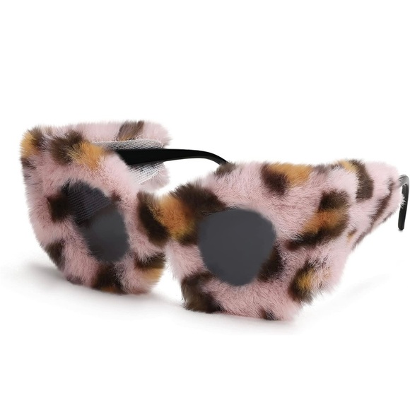 🕶Fuzzy Wear🕶 - Picture 2 of 8